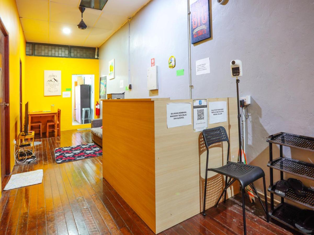 Hotel Spot On 90610 Loft Waterfront Kuching Exterior foto