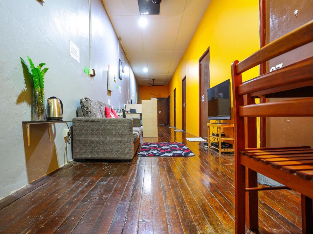 Hotel Spot On 90610 Loft Waterfront Kuching Exterior foto