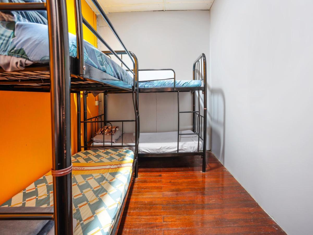 Hotel Spot On 90610 Loft Waterfront Kuching Exterior foto