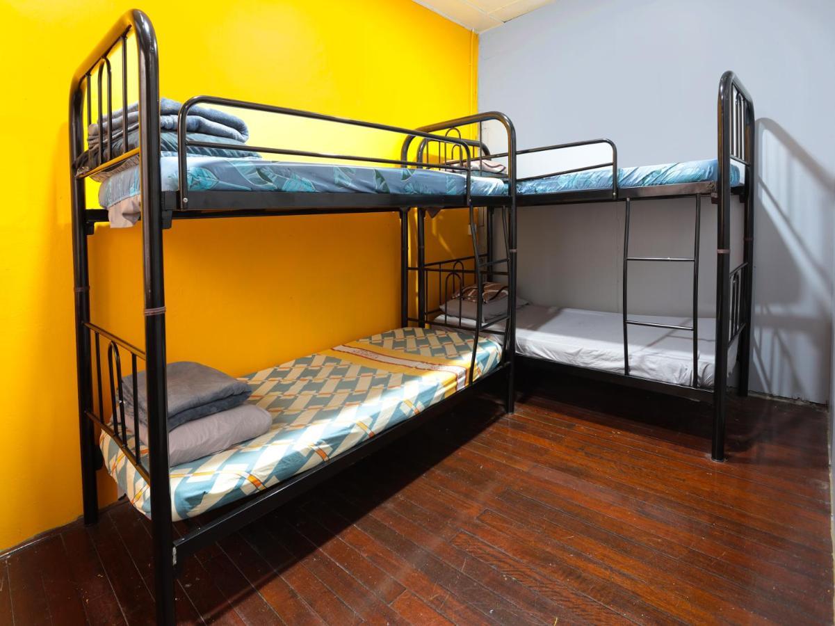 Hotel Spot On 90610 Loft Waterfront Kuching Exterior foto